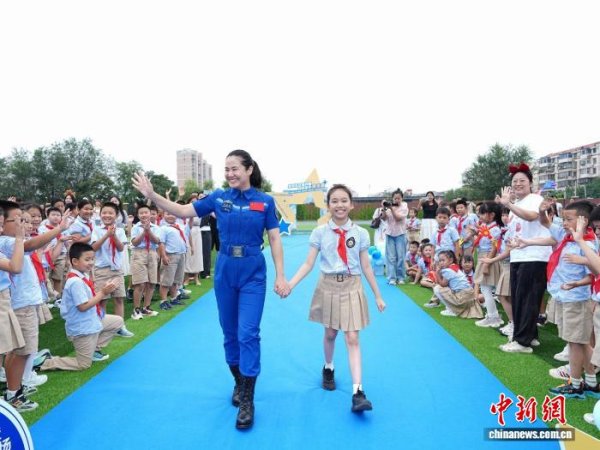 掌盘策略 神舟十九号航天员讲“开学第一课” 点燃天津学子航天梦